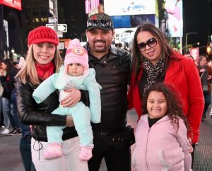 Deia Cypri com Bella, Edson, Marcilia Luzbet e Chloe Luzbet -