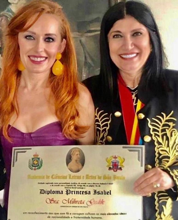Aclasp homenageia Mihreta Gedik com diploma Princesa Isabel