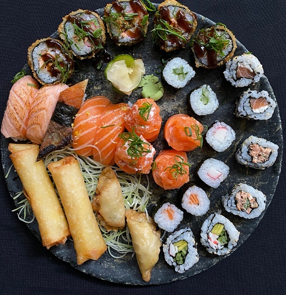 Eat Sushi reabre salão e traz para o delivery opções de sushis 