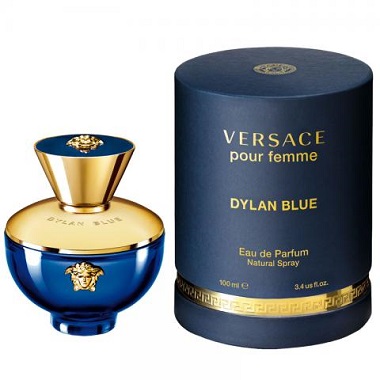 Bella Hadid é o novo rosto da fragrância Dylan Blue, de Versace - 2021