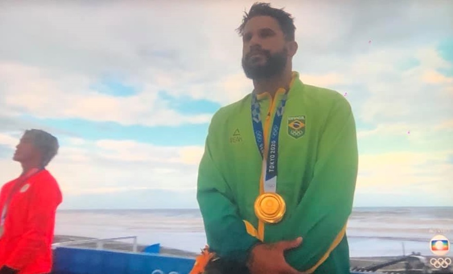 Ítalo Ferreira é campeão olímpico no surfe e dá 1º ouro ao Brasil em Tóquio