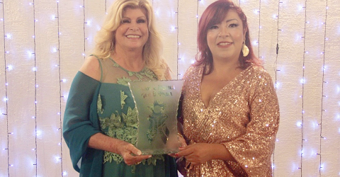 Mabel Zeballos recebeu o prêmio Mãos e Mentes que brilham 2022