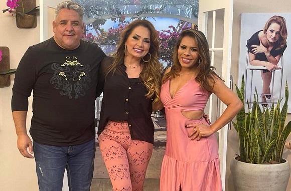 Nani Venâncio apresentadora Tarde Top recebe Dinnal Cruz cantor sertanejo