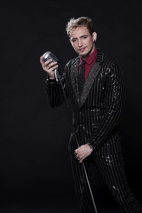 Ricky Vallen sobe ao palco do Teatro Rival Refit no dia 29 de julho, com o show “A voz mutante”