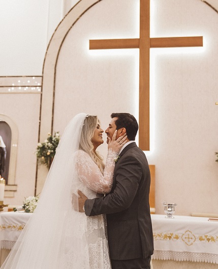 Thaciane Meirelles e Renato Garcia, casaram-se em cerimônia religiosa emocionante