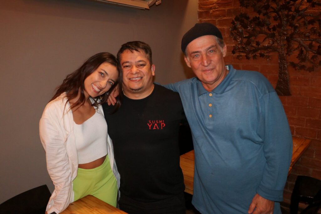Ator Giuseppe Oristanio e Julia Oristanio curtiram a noite no Restaurante Japones Sushi Yap  