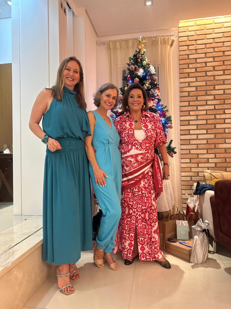 Faa Morena recebe amigas para celebrar aniversário, entre elas Adriana Colin e Beth Szafir