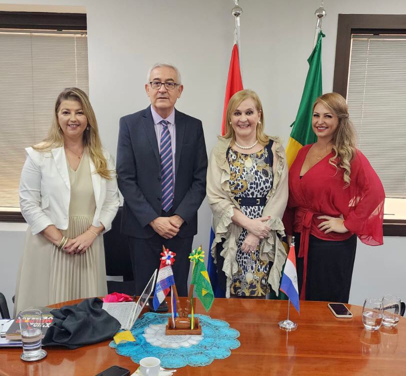Instituto Mulheres Solidárias se reúne com o Embaixador Luís Fernando Ávalos Giménez
