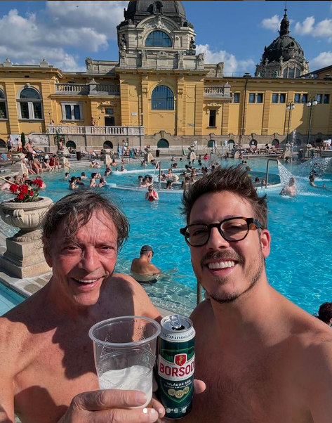 Ator Fabio Porchat aproveita viagem com seu pai: "Estamos em Budapeste a convite dele"