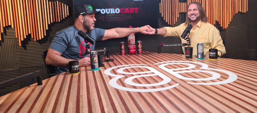 O terapeuta Sandro Barros grava podcast com o lutador Minotauro sobre Setembro Amarelo  