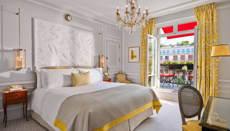 Hotel Plaza Athénée revela dois andares de quartos e suítes renovados