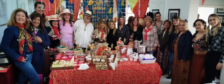 Arraiá da Confraria Mulheres 40+ agita o Morumbi com música, tradição e muita alegria com os artistas Gil Rhie e Marisa Mell