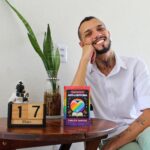 Ativista e psicólogo pernambucano lança, em São Paulo, o livro Pequeno Grande Guia Anti-LGBTfobia