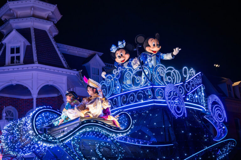 Novo desfile noturno “Disney Starlight: Dream the Night Away” estreia no Magic Kingdom Park