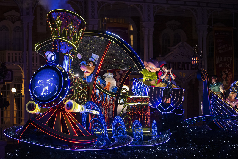 Novo desfile noturno "Disney Starlight: Dream the Night Away" estreia no Magic Kingdom Park