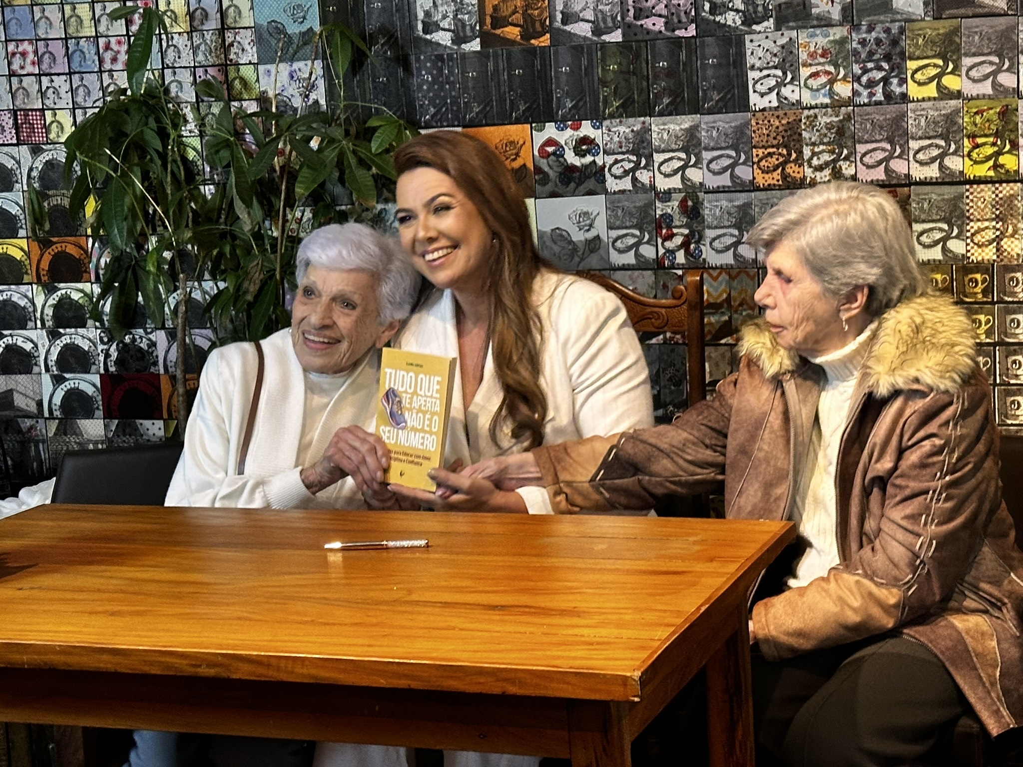 Lançamento do livro “Tudo o que te aperta não é seu número” emociona São Paulo