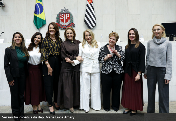 Delegada Rose recebe Colar de Honra ao Mérito na Alesp