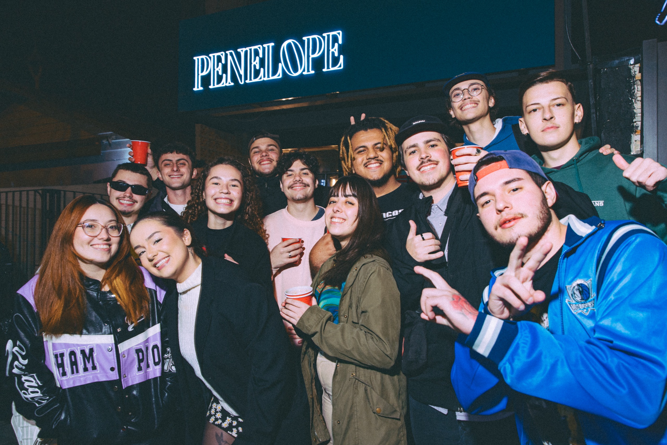 Bar temático de Curitiba transmite episódio final da 3ª temporada de "O Verão que Mudou Minha Vida"