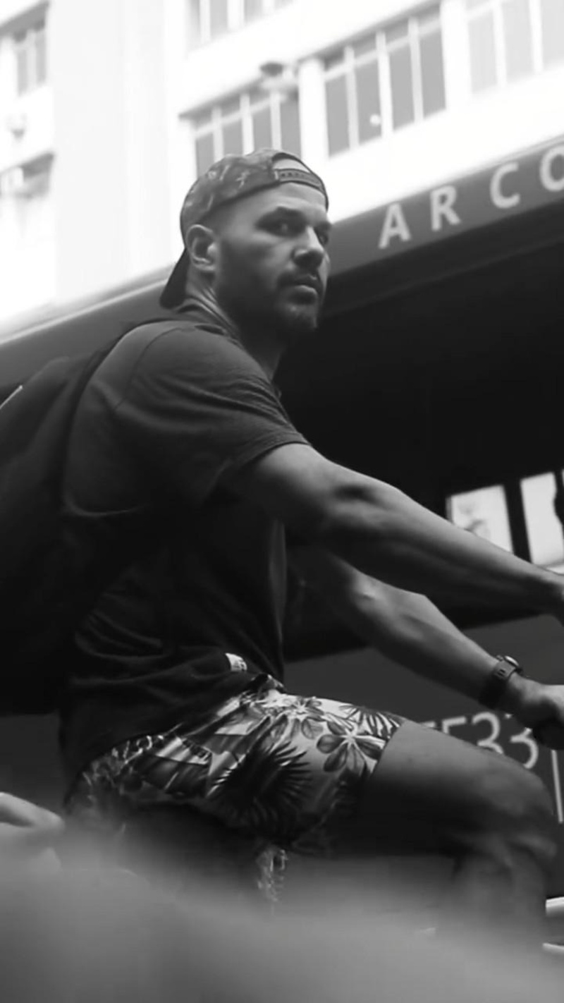 Dia da Consciência Negra, rapper sobe ao palco para celebrar 25 anos de resistência e cultura