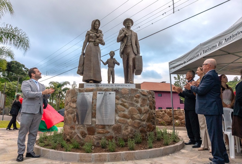 Rio Grande do Sul ganha monumento em homenagem aos 150 anos da imigração italiana