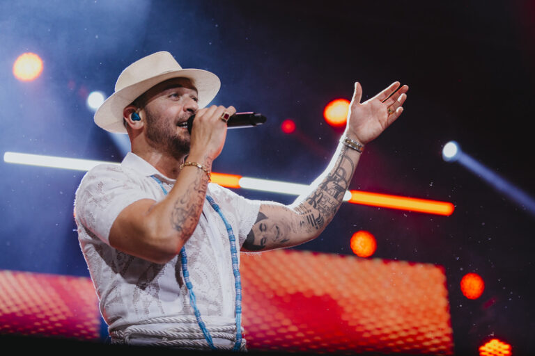 Einstein celebra 70 anos do Voluntariado e 25 anos da Associação dos Médicos com show beneficente de Diogo Nogueira