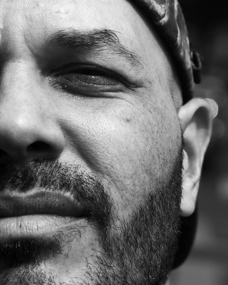 Dia da Consciência Negra, rapper sobe ao palco para celebrar 25 anos de resistência e cultura