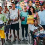 Karinah e Projeto Social da Mangueira promovem ação de Natal com doação de 2 mil cestas básicas na comunidade