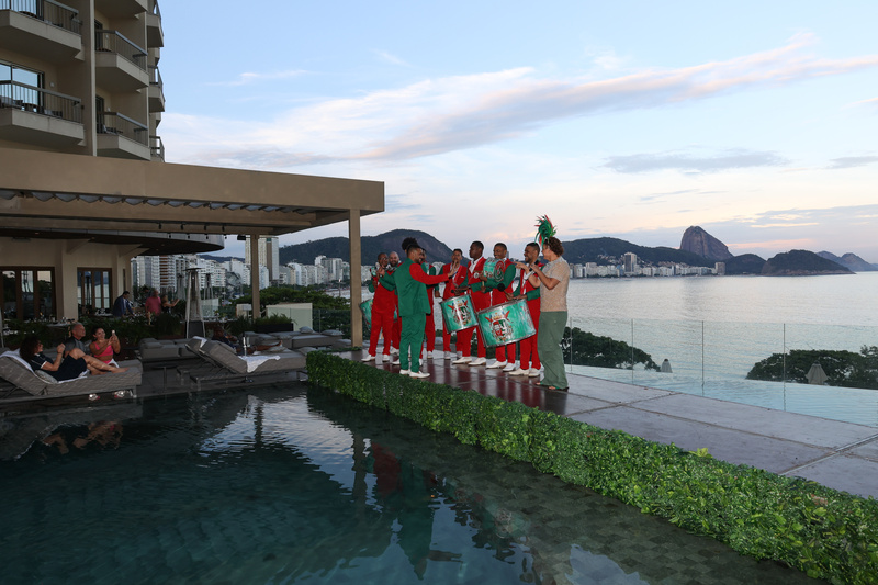 Fairmont Rio e Camarote Arpoador celebram renovação da parceria para o Carnaval 2026 em evento exclusivo em Copacabana
