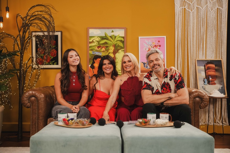 Família reunida: Flávia Alessandra e Giulia Costa recebem Otaviano e Olivia Costa no episódio especial 