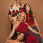 Família reunida: Flávia Alessandra e Giulia Costa recebem Otaviano e Olivia Costa no episódio especial