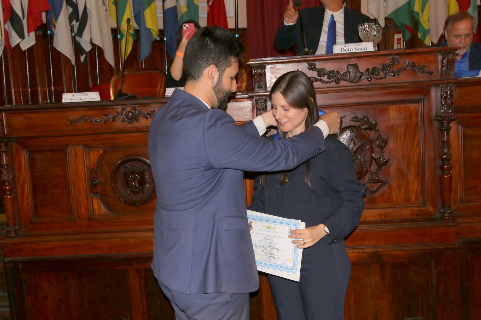 Evelyn Montesano recebeu a medalha Leila Diniz na Camara Municipal de Niteroi-RJ