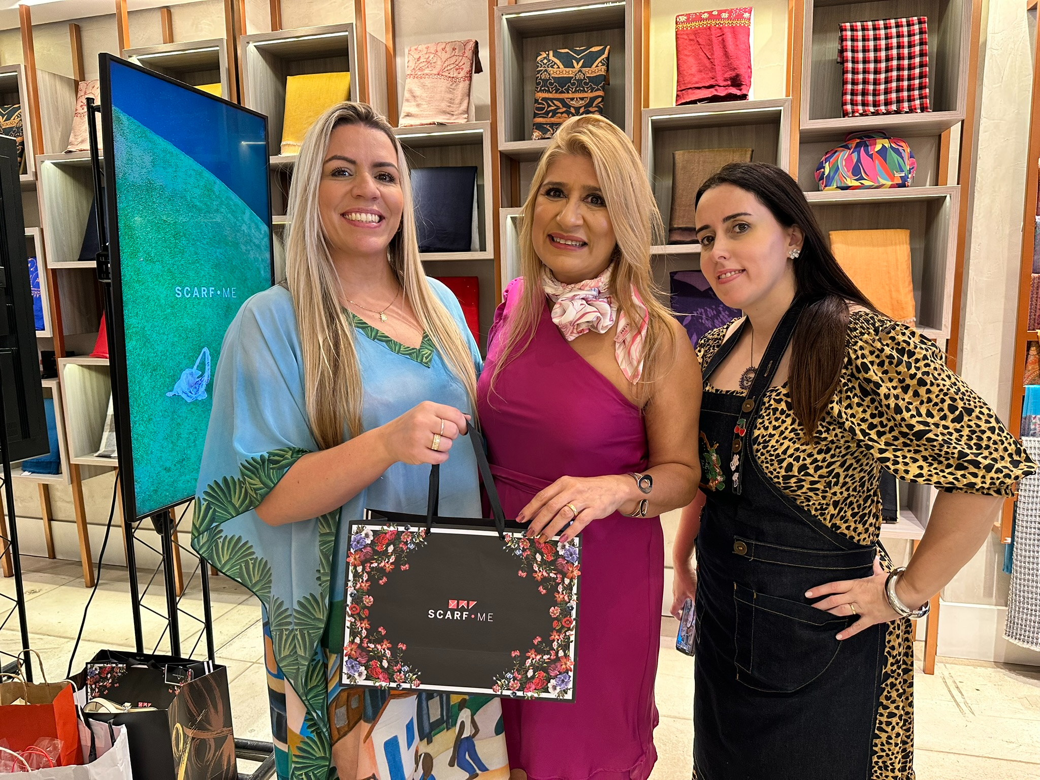 Encontro na Scarf Me Oscar Freire com a Confraria Mulheres 40+ no último sábado, 20/12