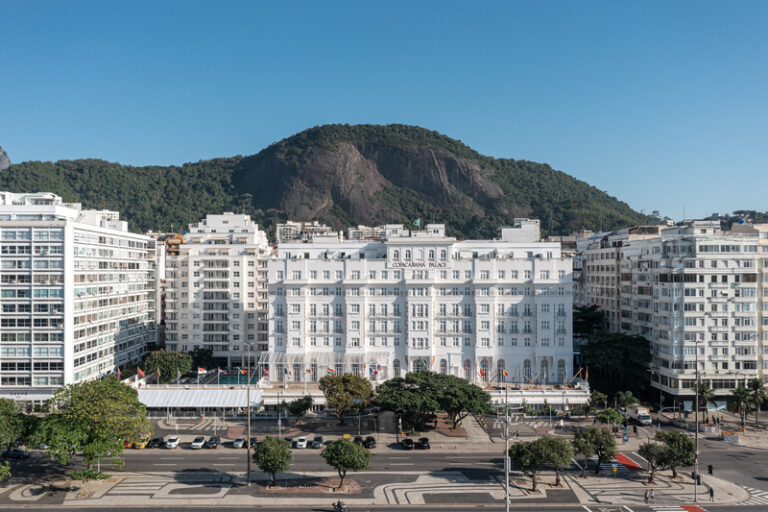 Copacabana Palace, A Belmond Hotel, apoia apresentação do Daniel Buren Artista Francês no Mam Rio