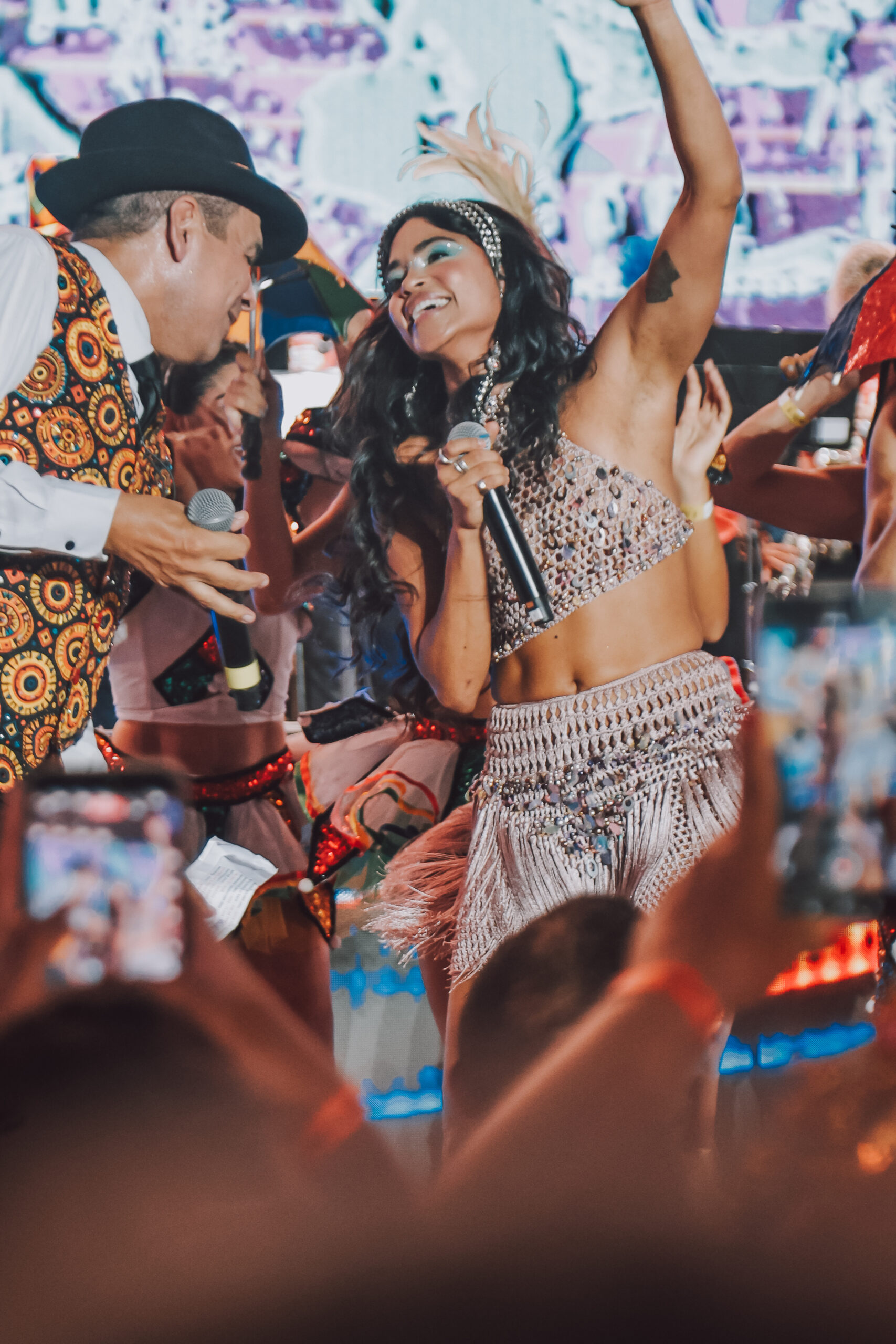 Lucy Alves participa de apresentação no Marco Zero