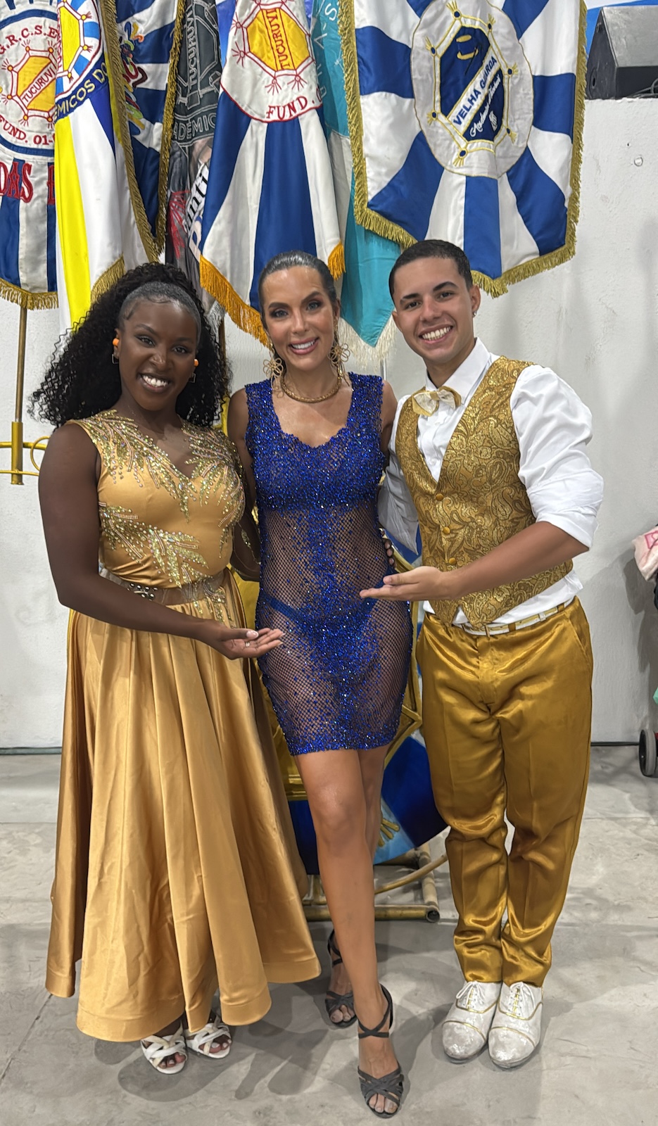 Rainha de Bateria Carla Prata e comunidade do Tucuruvi comemoram 50 anos da escola com ensaio histórico