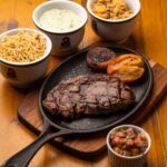 Banana Café em São Paulo faz sucesso em novo endereço repleto de novidades