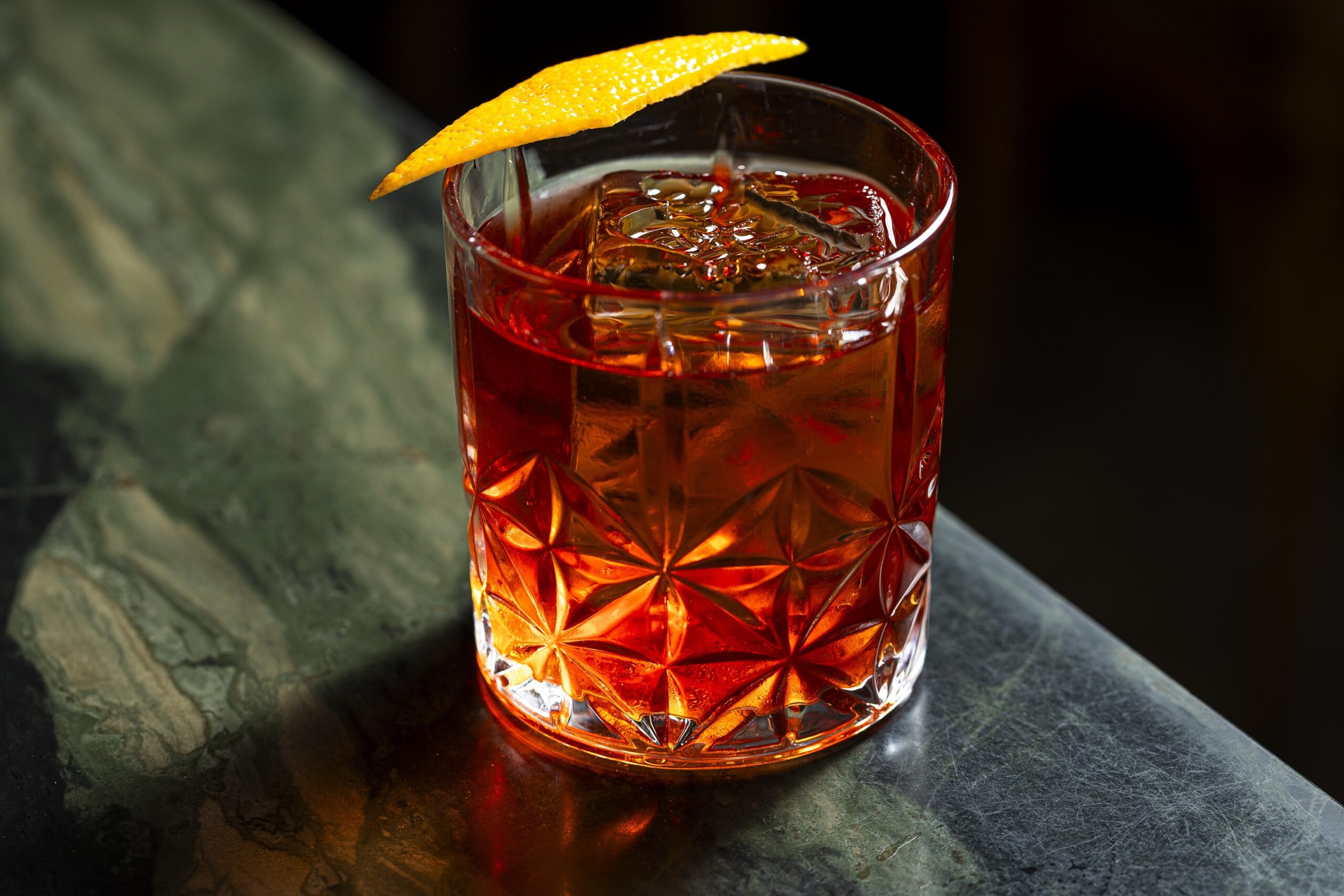 Banana Café em São Paulo faz sucesso em novo endereço repleto de novidades