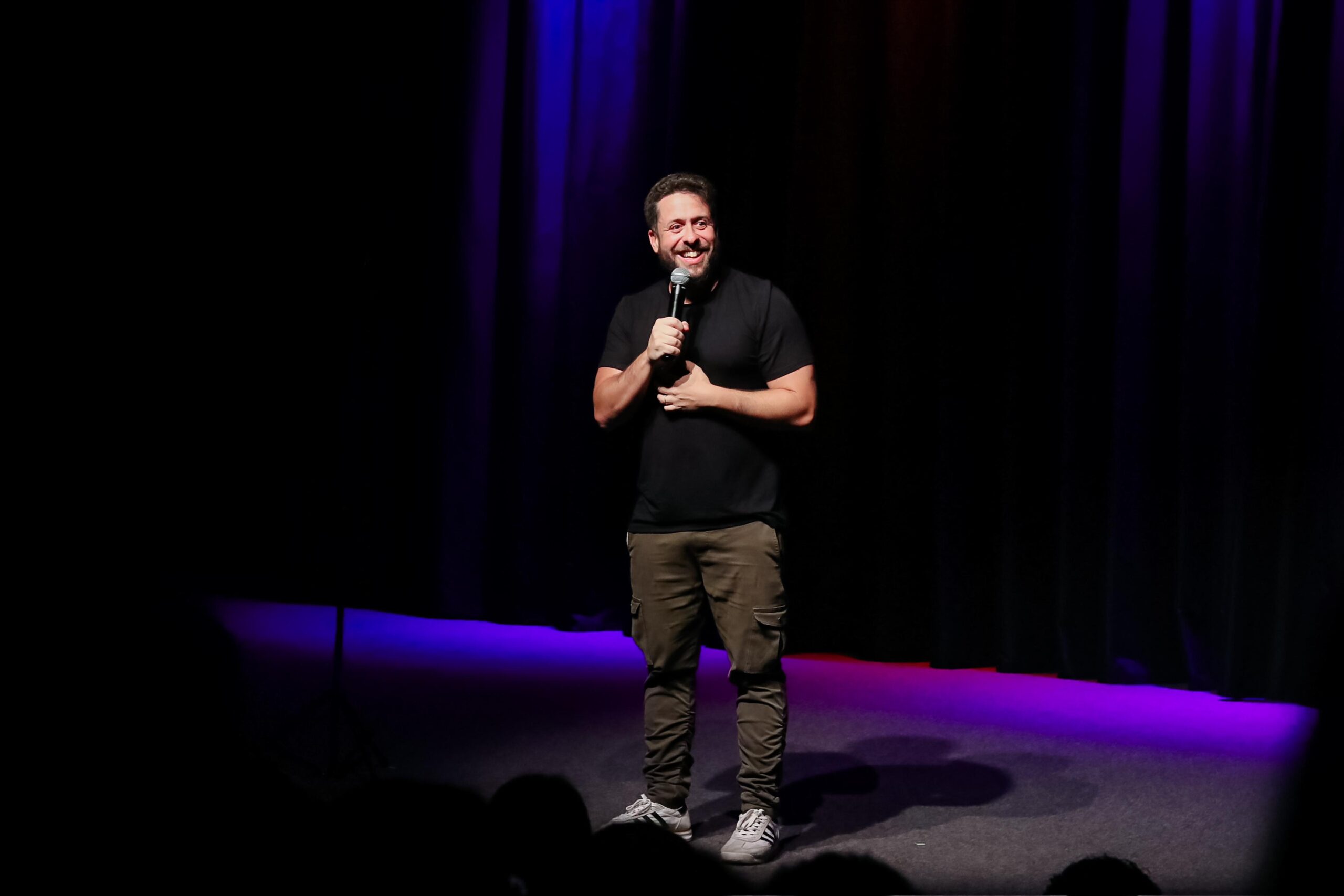 Maurício Meirelles confirma shows de seu novo stand-up “Surto Coletivo” em março na capital paulista