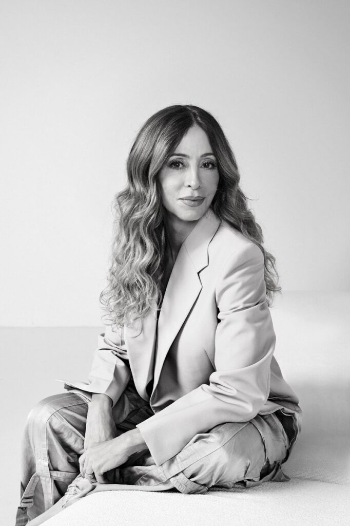 Fernanda Marques é uma das vozes mais influentes da arquitetura contemporânea, atuando na interseção entre design, arte e inovação