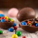 Páscoa: saiba por que os ovos de chocolate ficaram mais caros e veja dicas para economizar