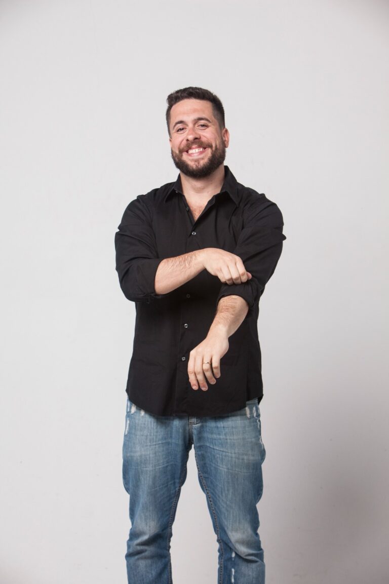 Maurício Meirelles confirma shows de seu novo stand-up “Surto Coletivo” em março na capital paulista