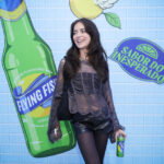 Anna Rita Cerqueira, Fael e Gabriel Rocha marcam presença em stand de Flying Fish no Lollapalooza Brasil 2026