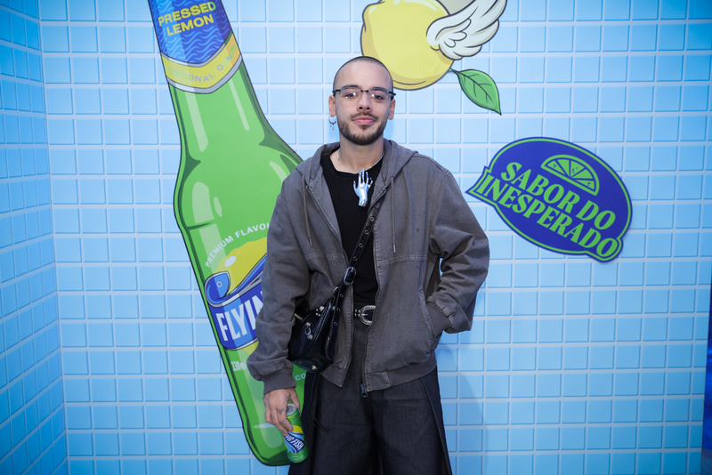 Anna Rita Cerqueira, Fael e Gabriel Rocha marcam presença em stand de Flying Fish no Lollapalooza Brasil 2026
