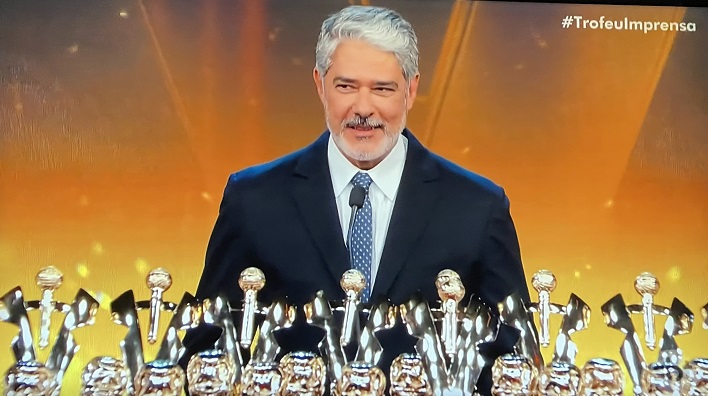 William Bonner é homenageado no SBT com 33 Troféus Imprensa, em noite histórica da televisão brasileira