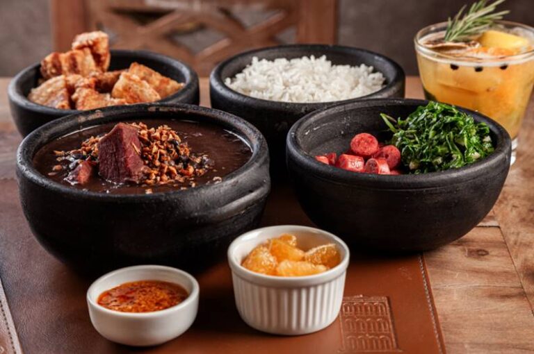 Sobrado da Cidade celebra o Dia de São Jorge com sua tradicional feijoada em clima de festa no Centro Histórico do Rio