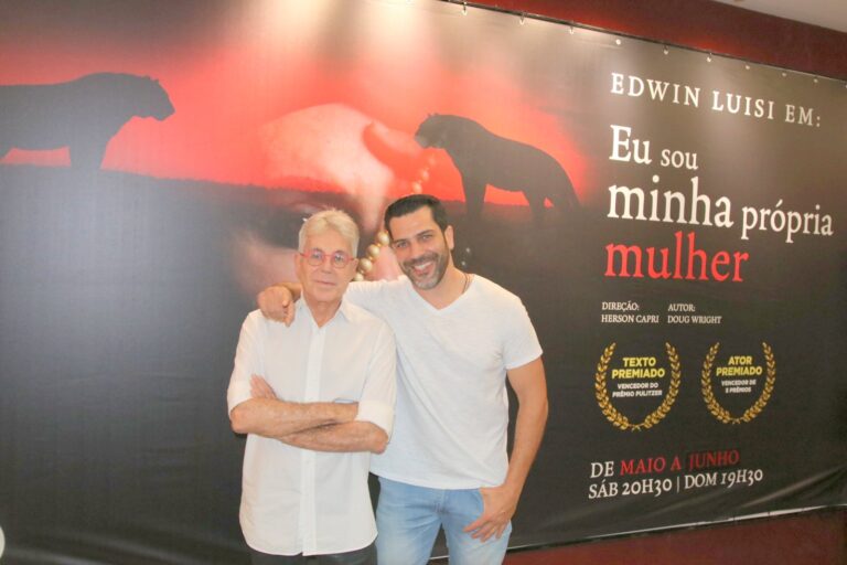 Edwin Luisi recebeu amigos famosos na estreia de sua peça Eu Sou Minha Propria Mulher no Teatro Vannucci no RJ
