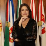 Juliana Puccini Viana recebe Medalha Ruth Cardoso em reconhecimento à sua atuação na defesa das mulheres