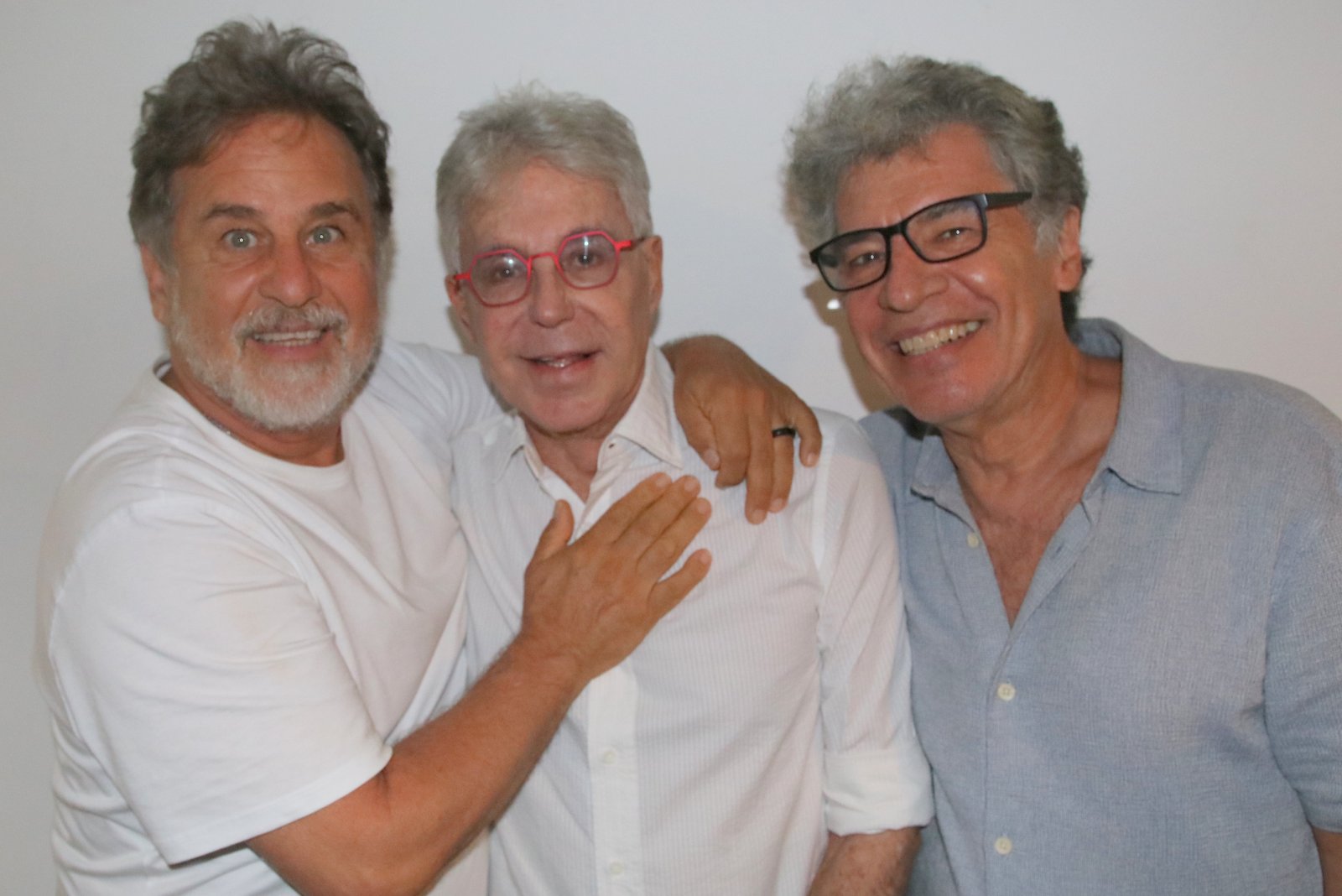 Edwin Luisi rrecebeu amigos famosos na estreia de sua peça Eu Sou Minha Propria Mulher no Teatro Vannucci no RJ