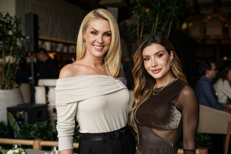 Ana Hickmann ganha almoço de homenagem ao Dia das Mães de Carol Castelo Branco, no Vila Medí no Shopping Cidade Jardim em SP