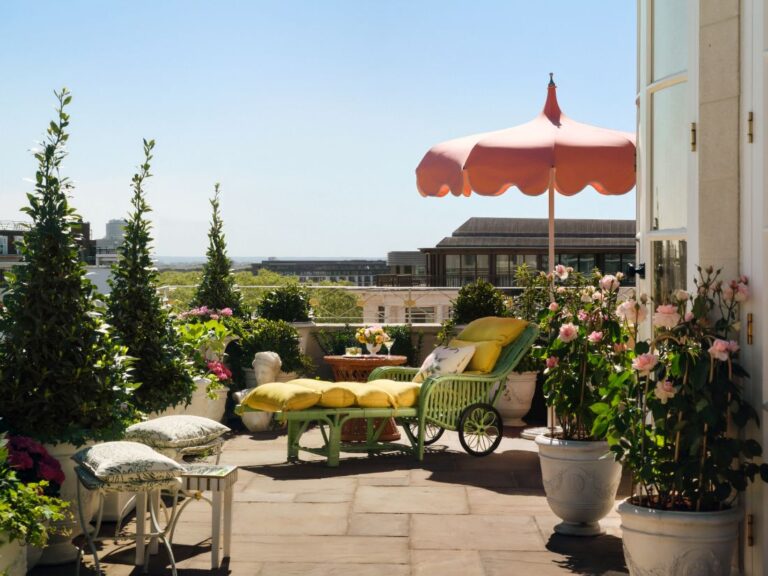 The Dorchester faz parceria com Luke Edward Hall para redesenhar o Terraço da Suíte Oliver Messel